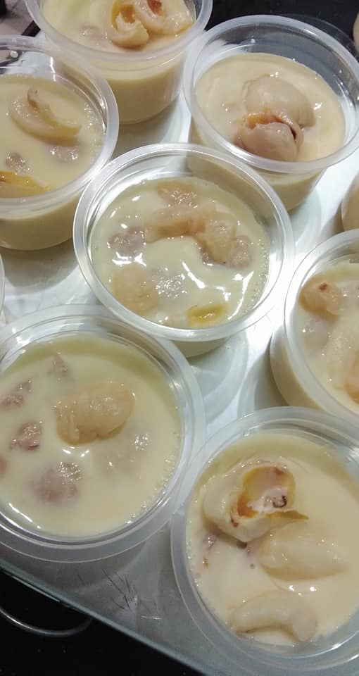 Puding laici Berkrim dalam mangkuk