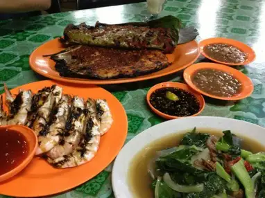 10 Tempat Makan Kedai Ikan Bakar Pilihan Saji My