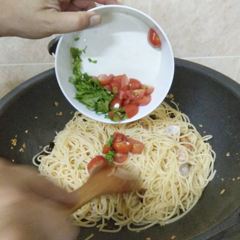 Resepi Spaghetti Aglio Olio (Mudah dan Menyelerakan) Saji.my