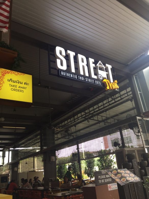 Streat Thai : Bersantai Sambil Menikmati 'Street Food' Thai (Signature Fried Chicken