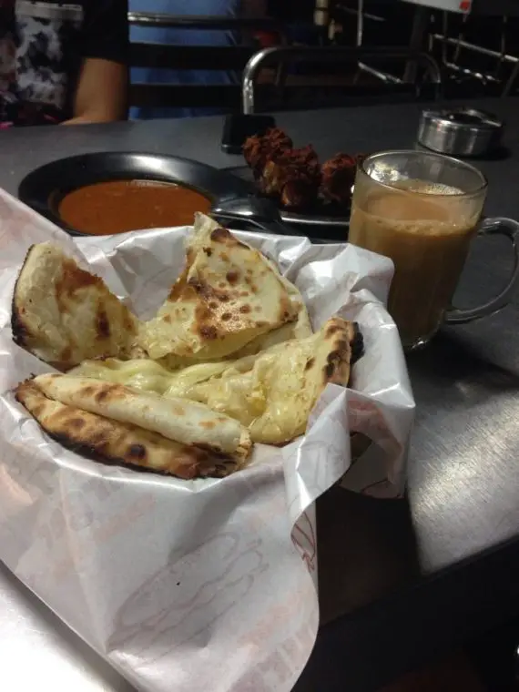 Teh Tarik & Roti Naan Cheese @ Sri Steven's Corner