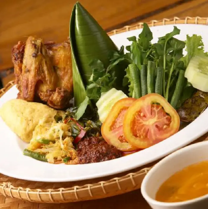 Nasi Ayam Penyet @ Restoran Kampung Daun