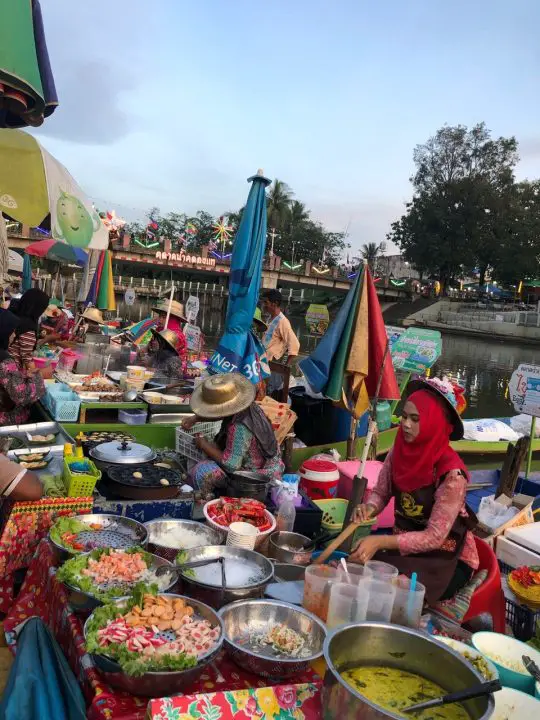 hatyai floating market