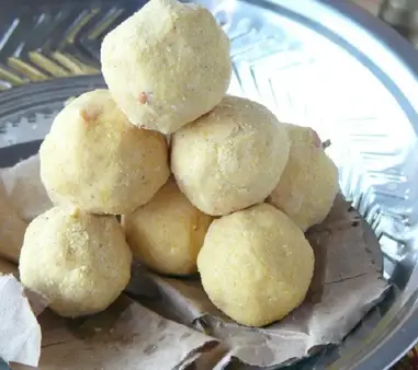 Kuih telinga india