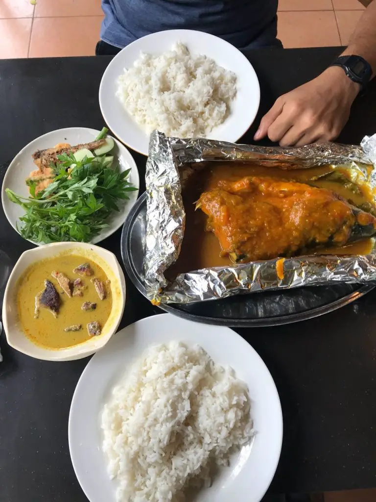 10 Restoran Yang Menyajikan Patin Tempoyak ENAK di Pahang - Saji.my