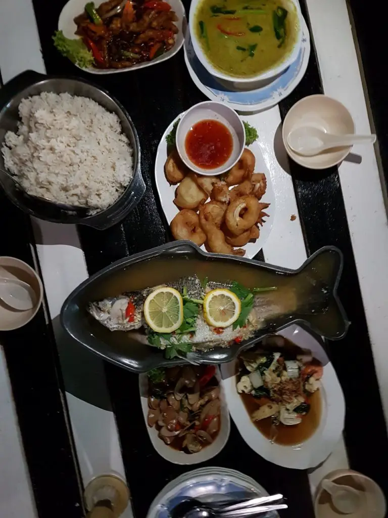 10 Restoran Makanan Laut Kegemaran Ramai Di Kuantan Saji My