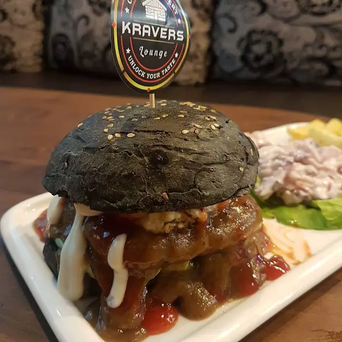 Charcoal Burger @ Kravers Lounge