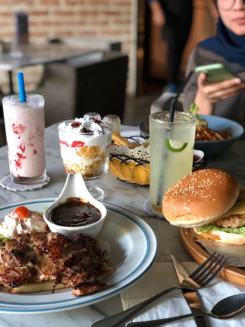 15 Tempat Makan Hipster di Kuantan (Santai & Sedap) - Saji.my